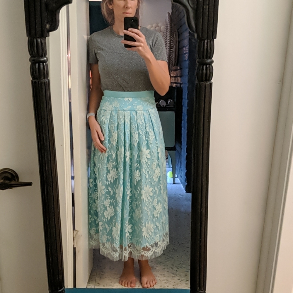 Vintage lace midi skirt!!